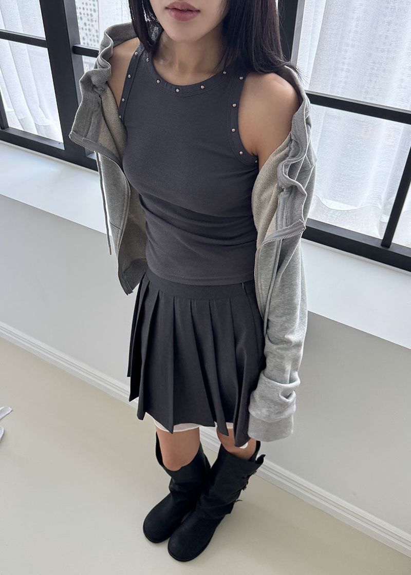 STUD SLEEVELESS