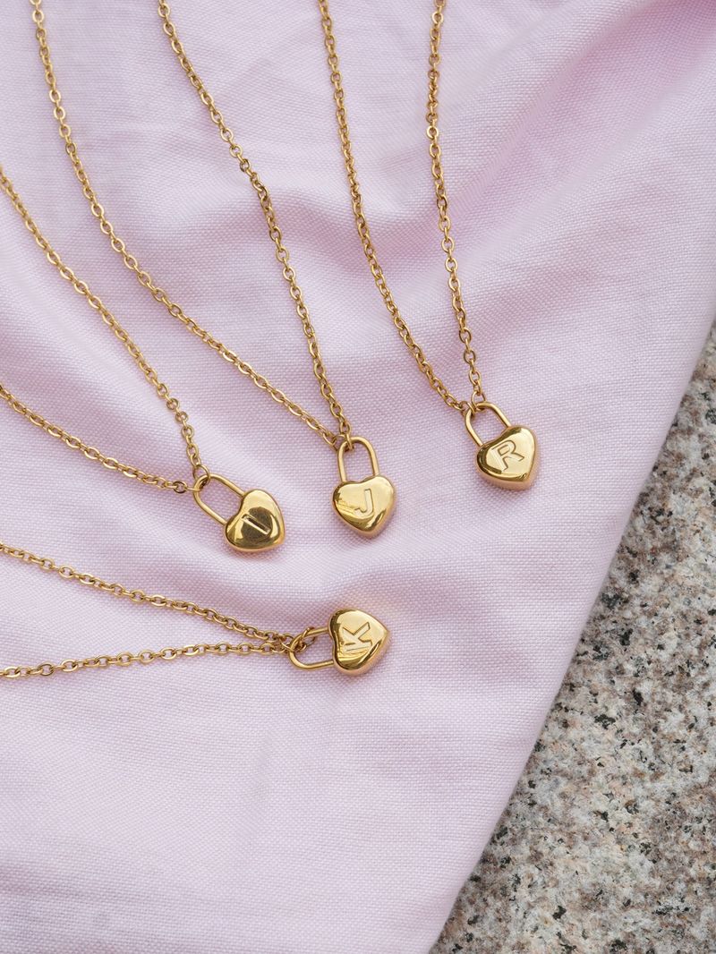 Vazzle(ヴァズル)の「Hearty Lock Letter Necklace (Accessories)」
