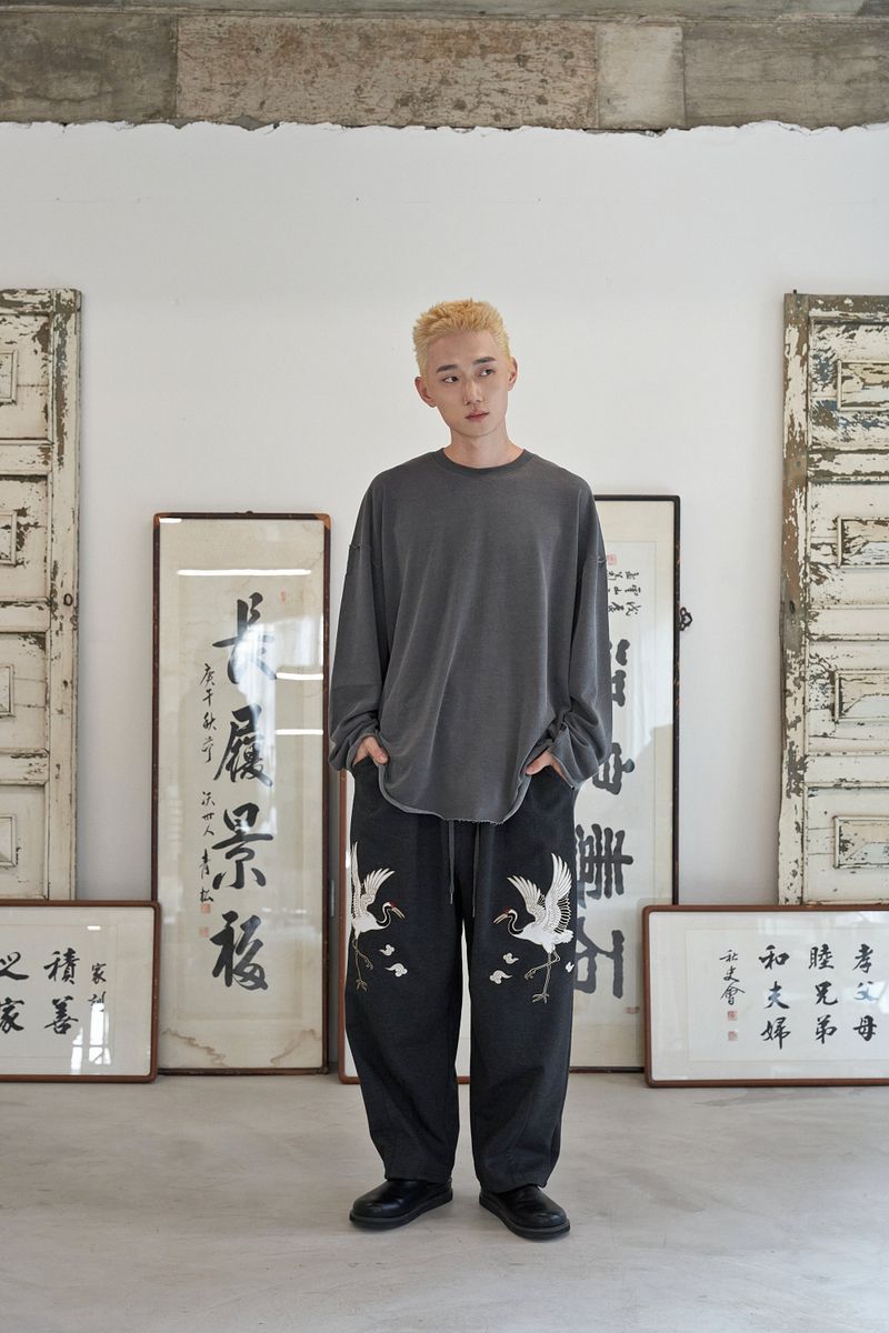 ヴィンテージ P. ダイイングカットアウトボックスTシャツ (Charcoal)