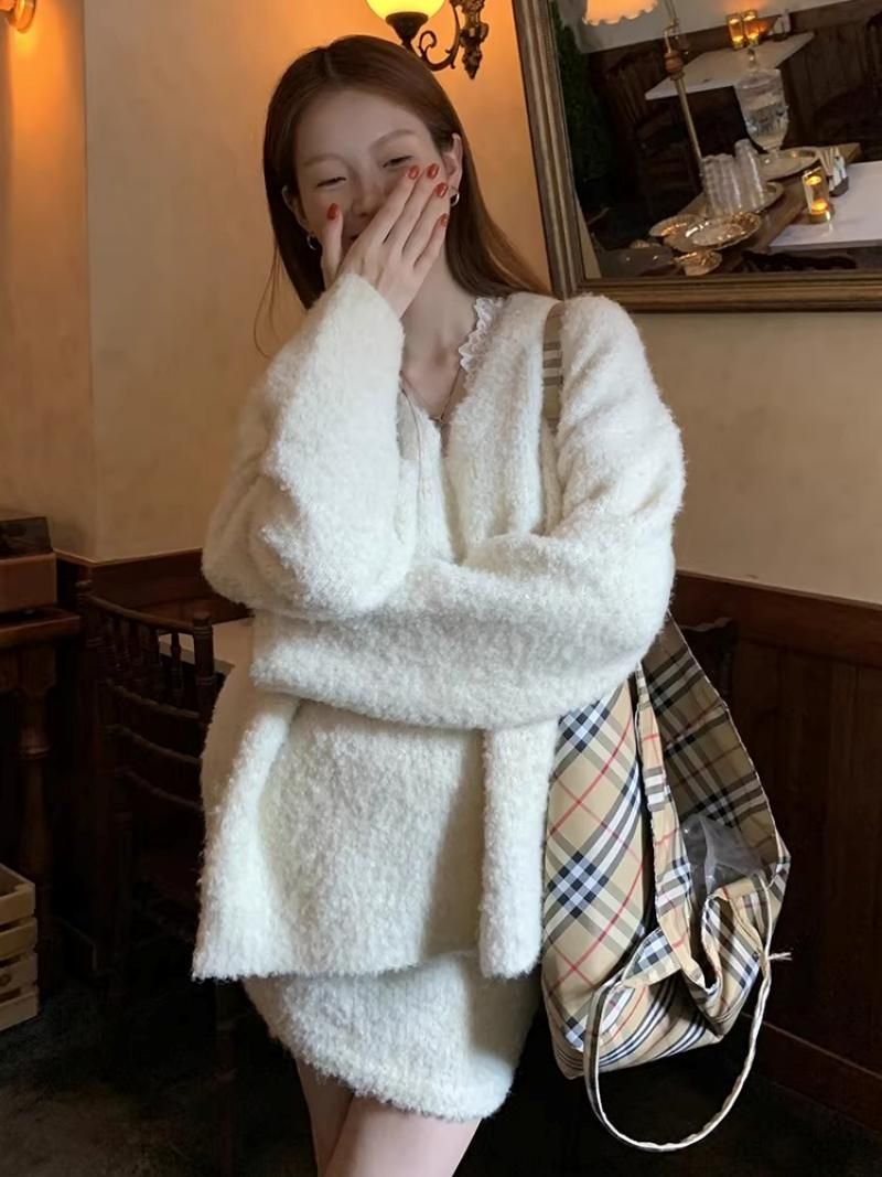 Cloud V-neck Knit Skirt Two-piece