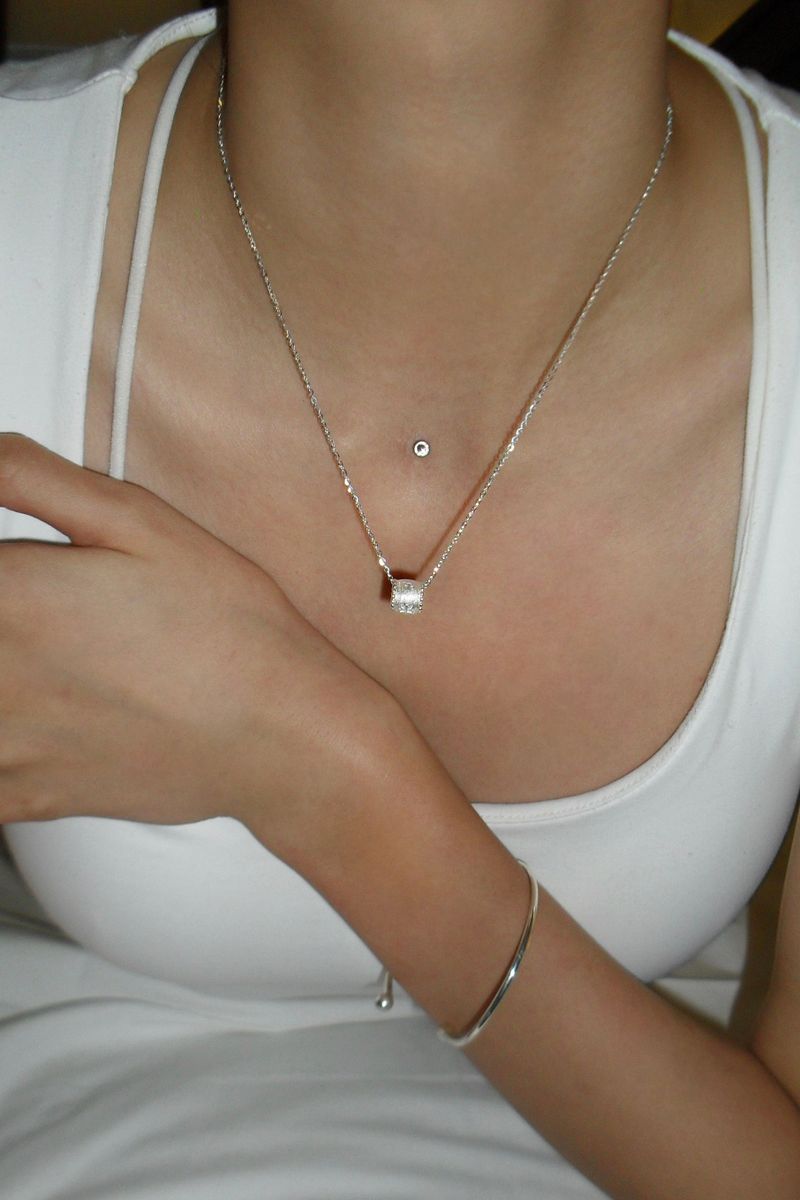 SPARKLE CYLINDER NECKLACE