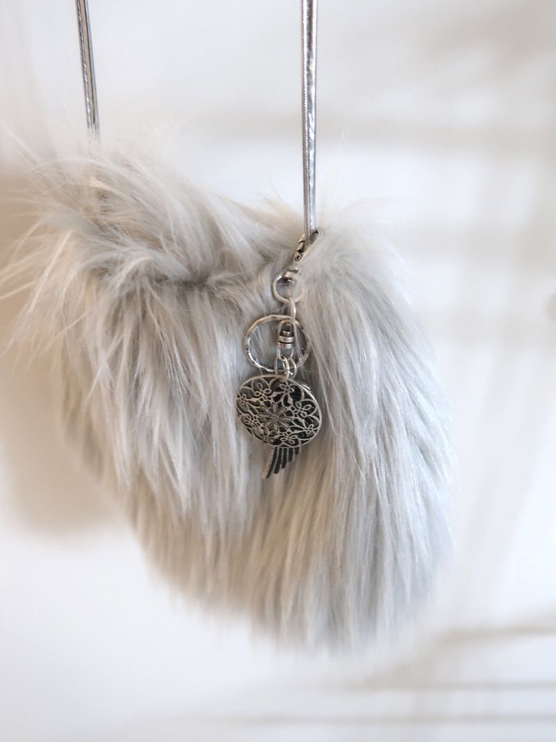 ORIENTAL FEATHER KEYRING