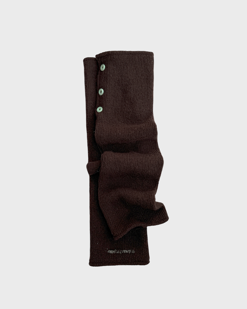 it doesn't matter.（イットダズントマッター）の「[Leg] Fuzzy button Warmer (Brown)（Fashion Accessories）」