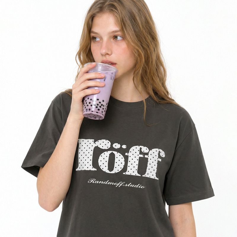 RANDOMOFF（ランダムオフ）の「RÖFF TYPE PLAY DOT T-SHIRT [ASH CACAO]（Tops）」