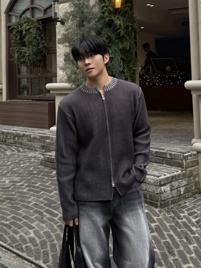 Fog lip zip-up knitwear