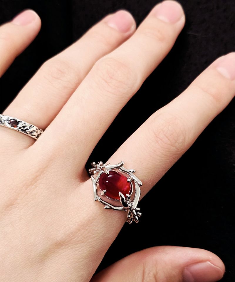 Red Vine Unique Ring