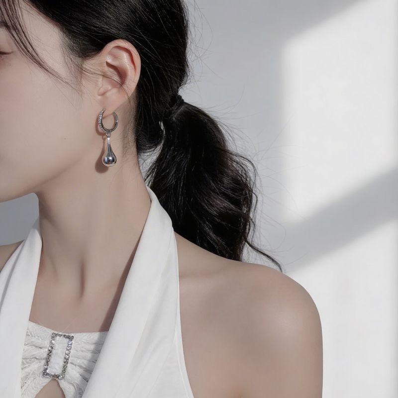 [ITZY Yuna Piercing] メタリックウォータードロップハギーズピアス