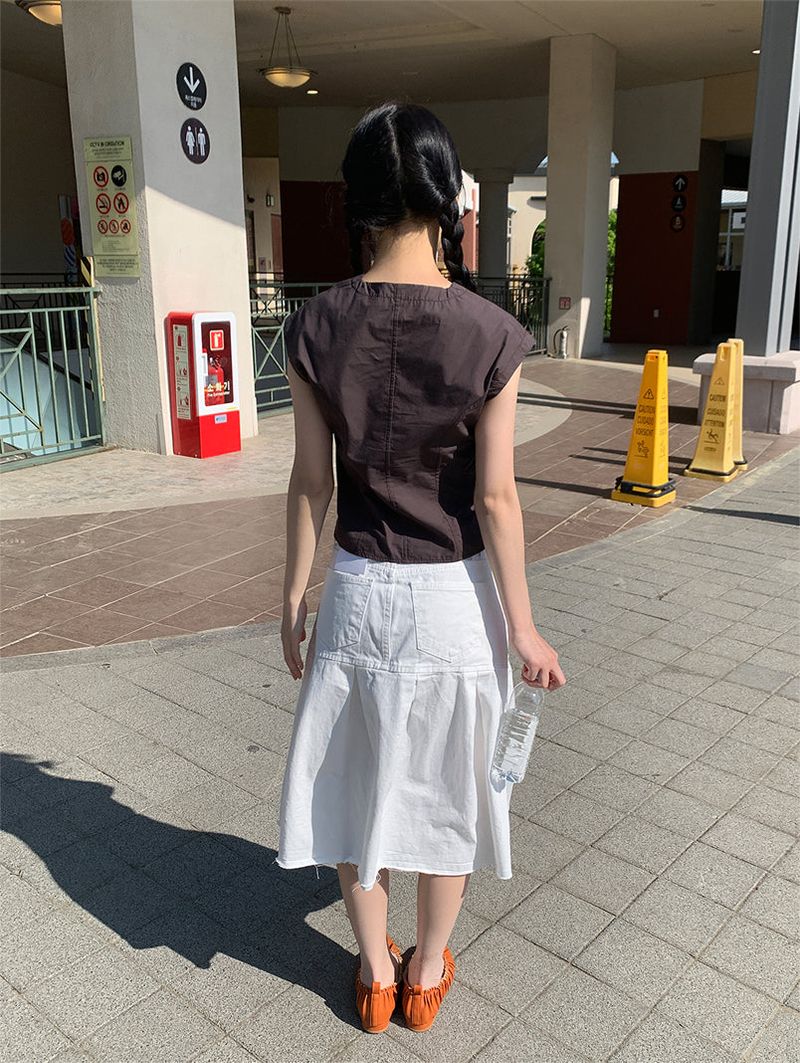 SNAP BUTTON SLEEVELESS BLOUSE
