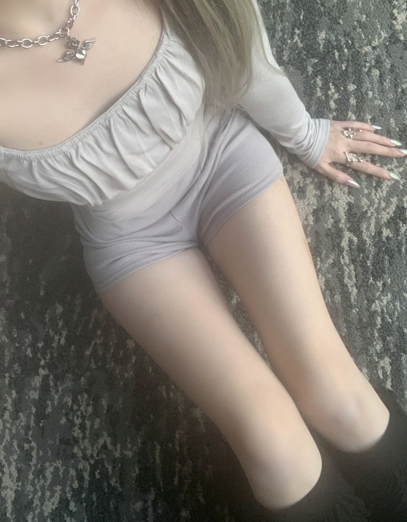 Hinnit Low-Rise Shorts (rhigt gray)