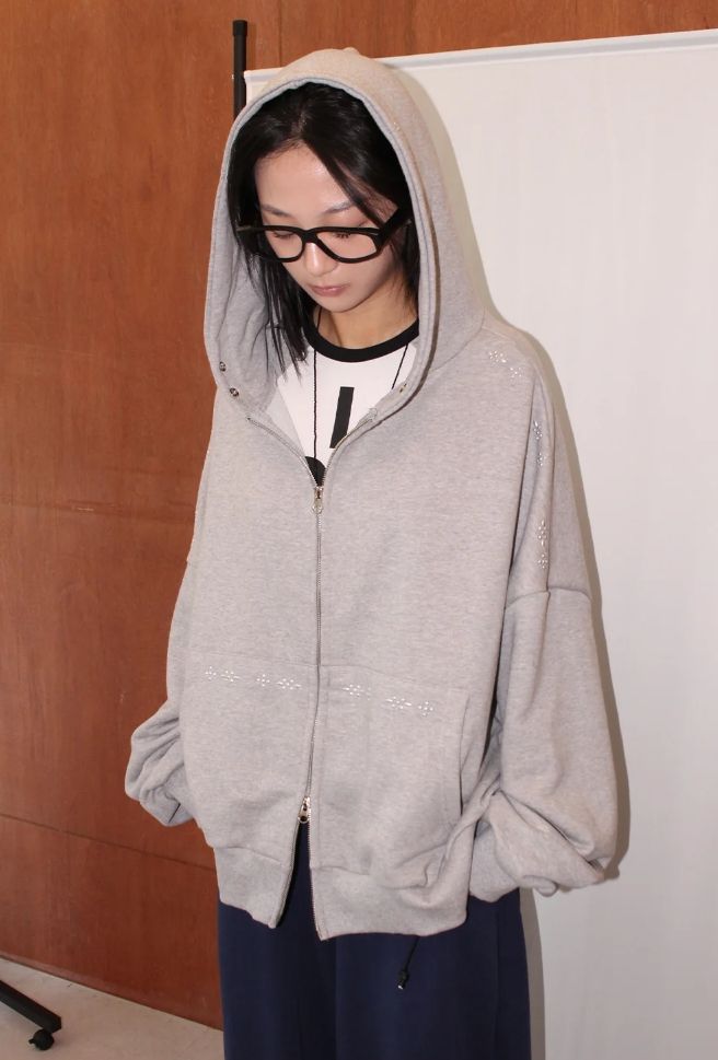 AAKE（アケ）の「DOUBLE BUTTON STUD HOODIE（Tops）」