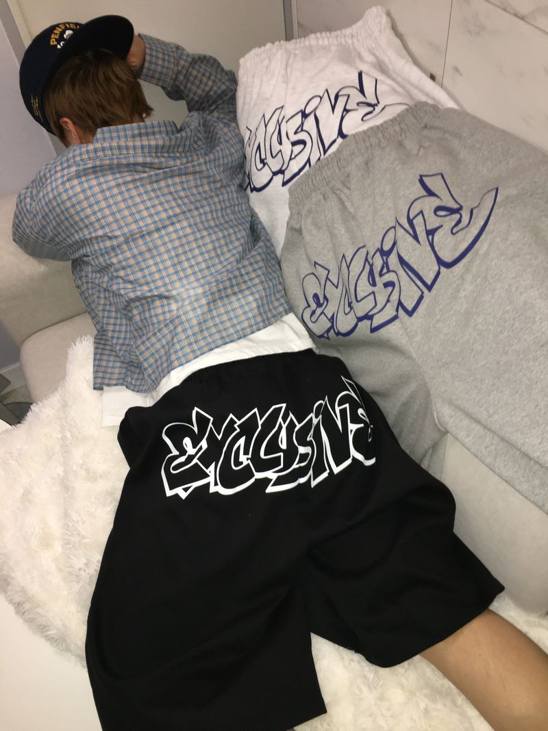 Oversized Graphic Print Bermuda Shorts (3c)
