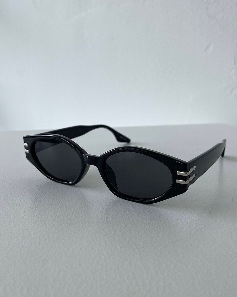 COZINESS（コジネス）の「Retro Cat Eye Sunglasses (1 colors 62226)（Fashion Accessories）」