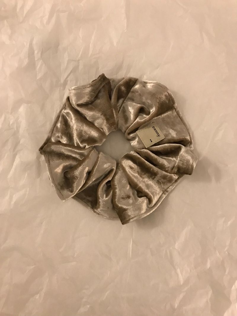 Vintage Hair Ruffle - Taupe beige velvet