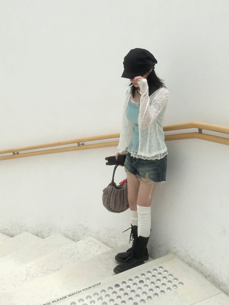 Distressed Washed Denim Hot Pants (3c)