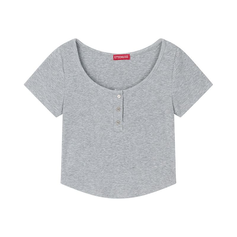 kitsch&kiss（キッチアンドキス）の「Henley Neck Button T-Shirt (26STP-SSTS03)（Tops）」