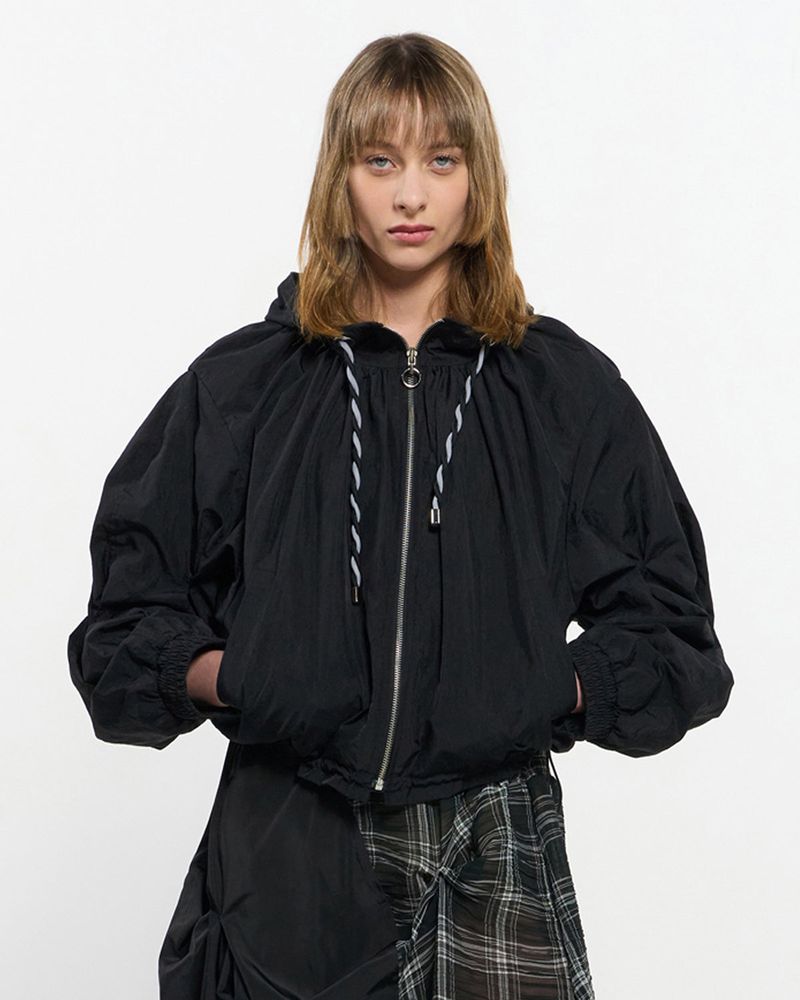 Neck Shirring Hooded Windbreaker _ BLACK