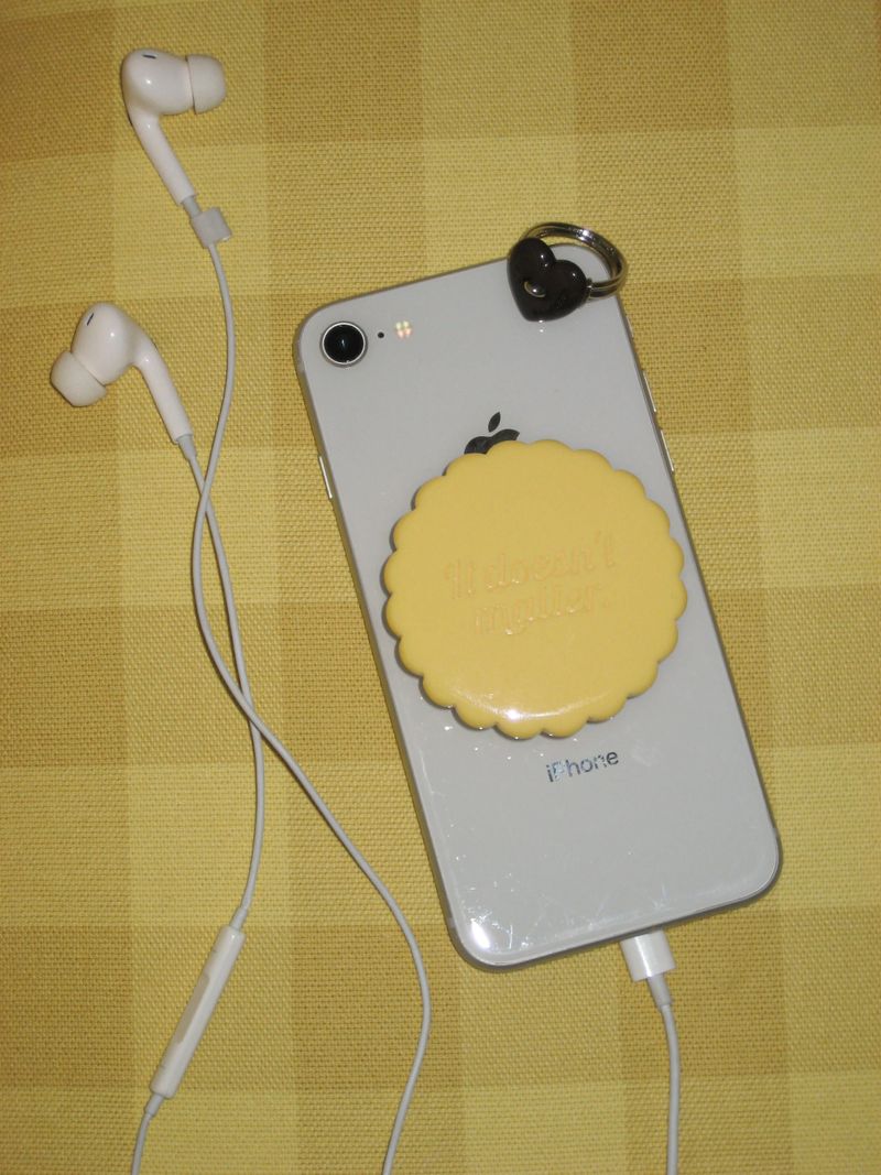 it doesn't matter.（イットダズントマッター）の「[Formica] ビスケットドゥトック (Butter), Mag safe （スマホグッズ/小物）」
