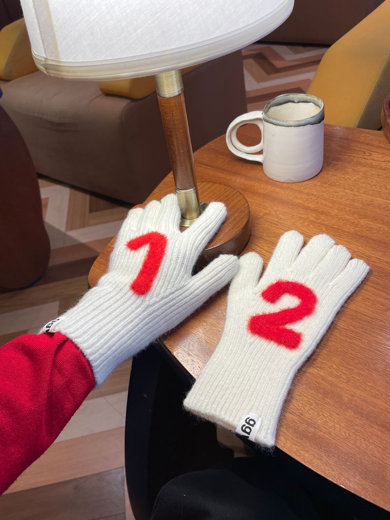 CUSTOM INITIAL KNIT RIBBON GLOVES
