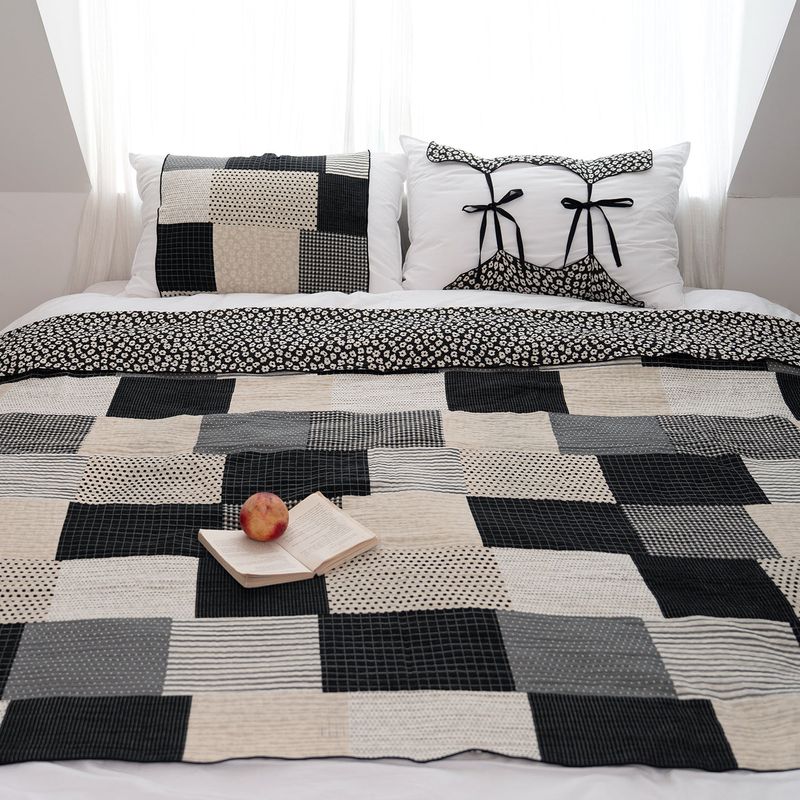 dormor(ドルモル)の「Patchwork Reversible Cotton Summer Blanket - L Size(Interior)」