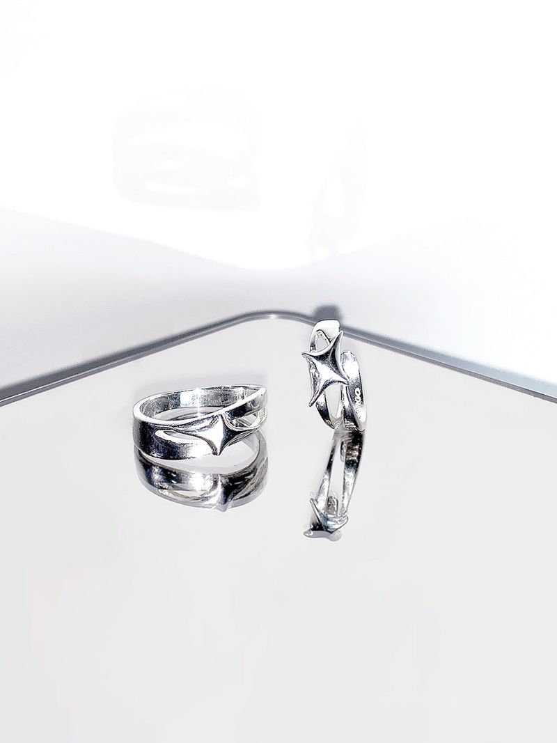 STING DIAGONAL EAR CUFF