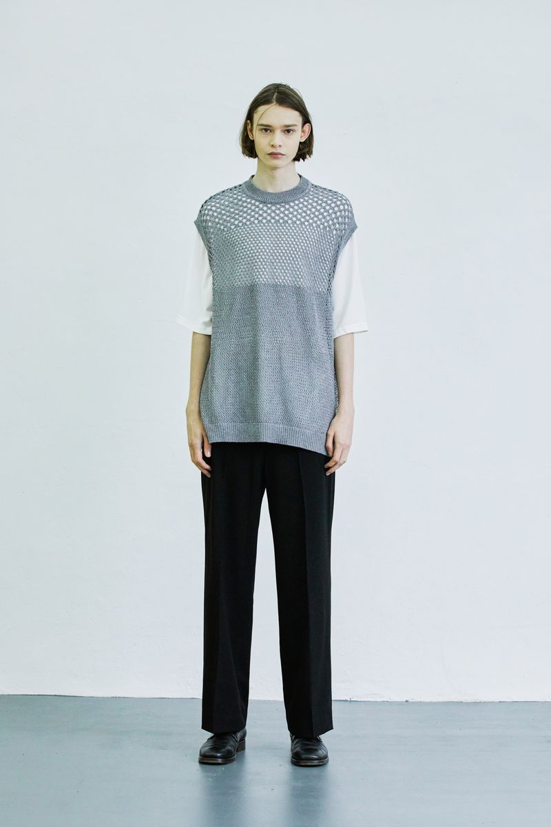 gradation punching knit vest grey