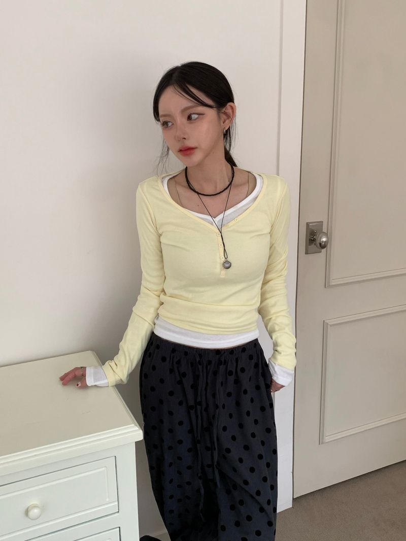 Button Fake V-Neck Ribbed Slim Tee (8c)