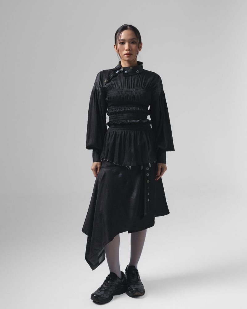 Noir Buttons Collar Smocked Shirt