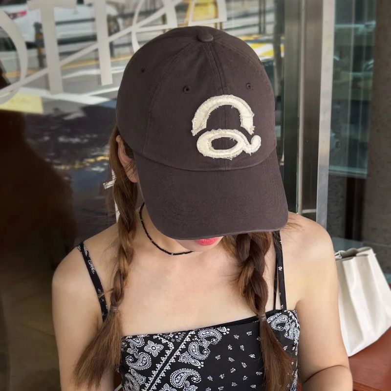 Q's（キューズ）の「Washed Logo Ball Cap (Brown/White)（Hats）」