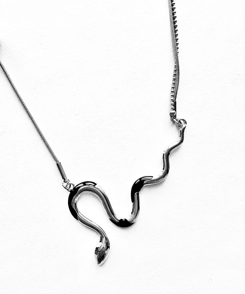 Adamdree(アダムドリー)の「Black&Silver Snake Chain Necklace(Accessories)」