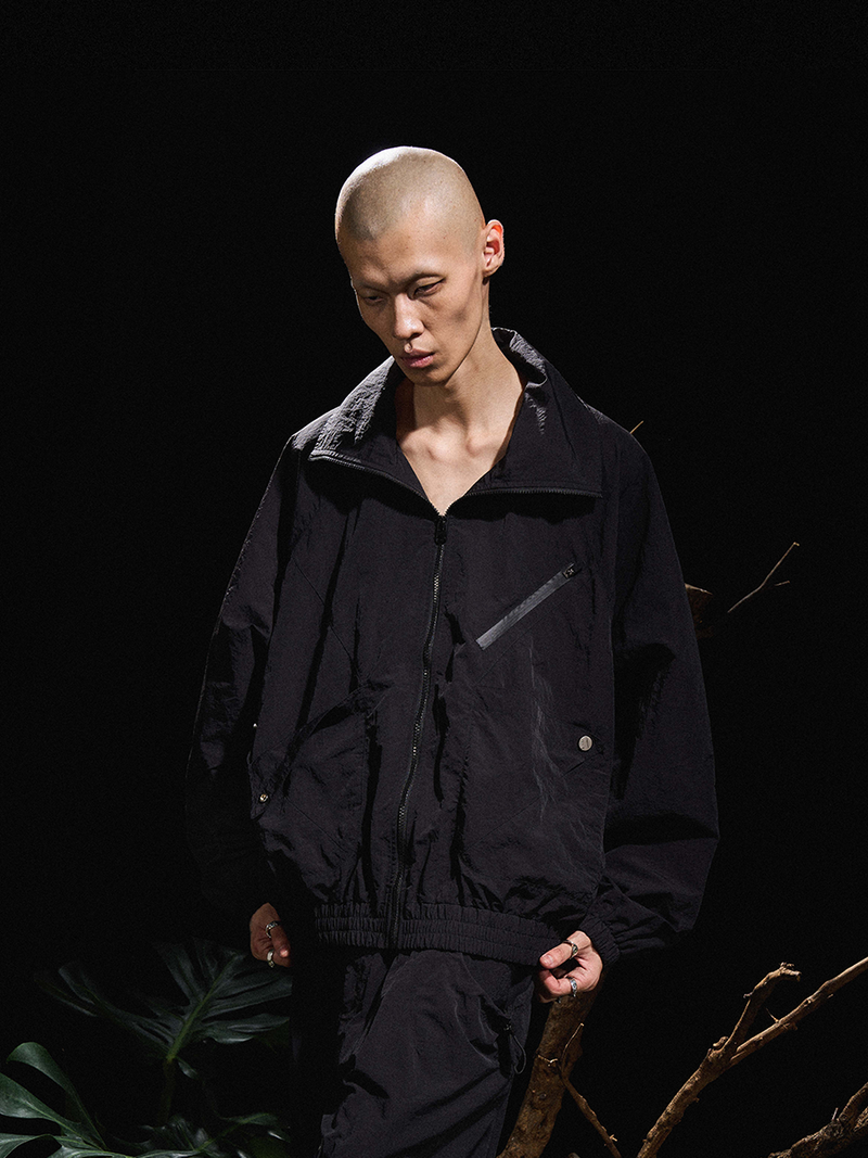 RELABEL（リレーベル）の「RELABEL 24AW Bug-Owned Form Black Half-High Stand-Up Collar Bat-Sleeve Silhouette Printed Jacket（Jackets/Outerwear）」