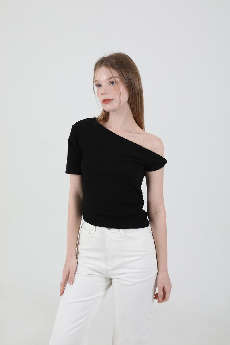 Off Shoulder Twist Half-Sleeve T-shirt Black