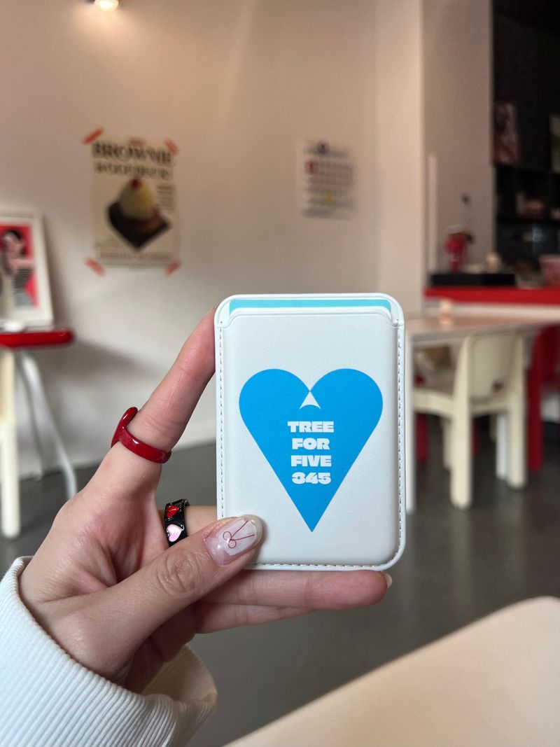 TREEFORFIVE345（ツリーフォーファイブ345）の「ブルーハートマグセーフレザーカードホルダー / TREEFORFIVE345（スマホグッズ/小物）」
