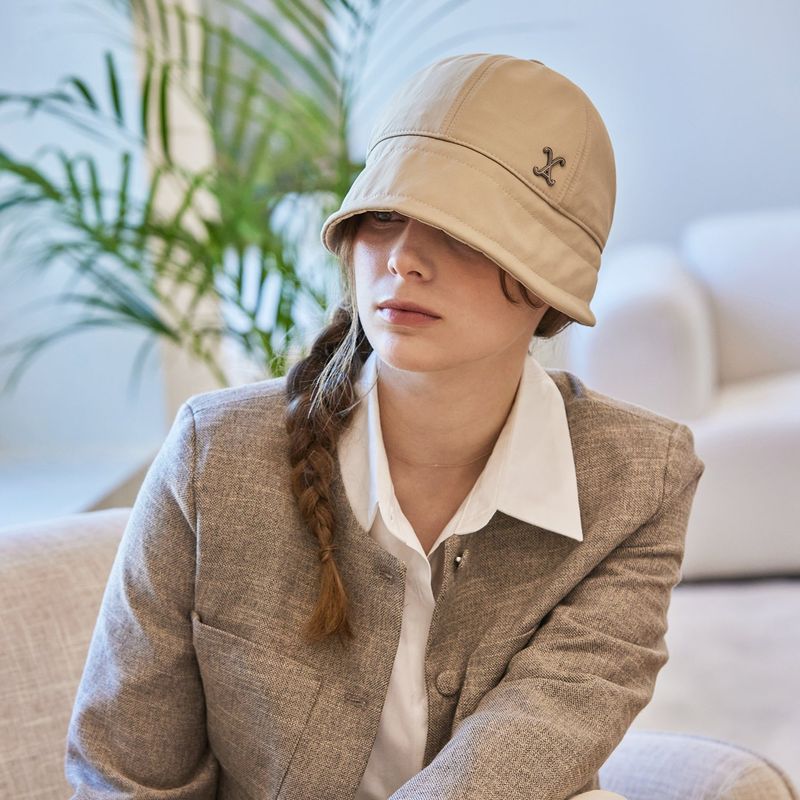 VA Curved Stud Nylon Bonnet Hat / Beige