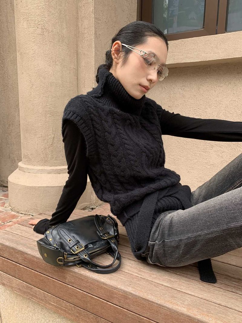 turtleneck twisted strap sleeveless knitwear
