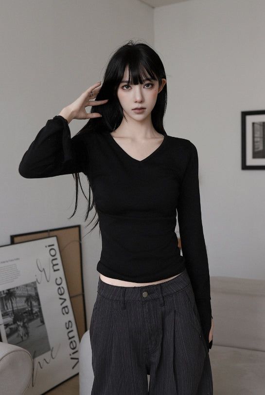 EEUN（イウン）の「Slim V-neck Knit Top（Tops）」