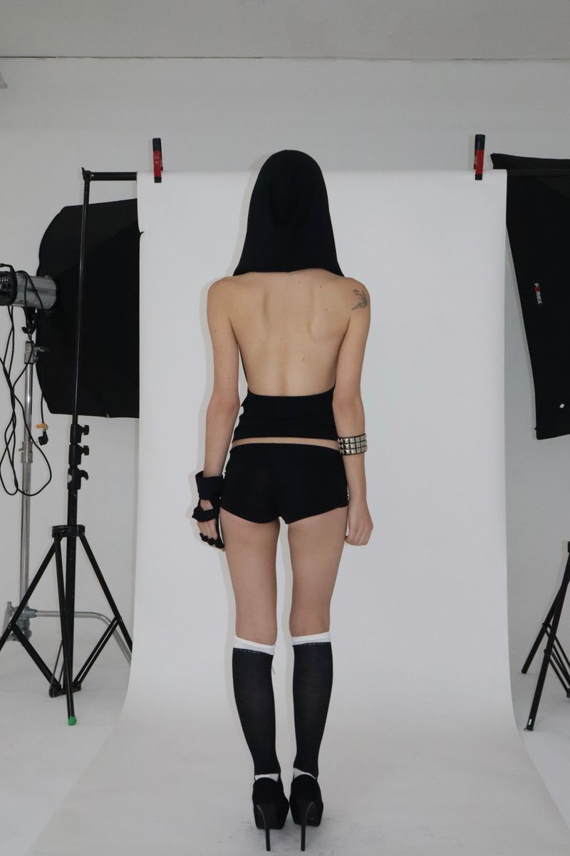BEEDS DRAPE HOOD TOP [BLACK]