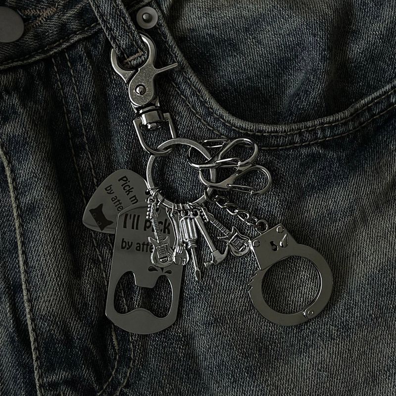 BYATENTING Pick Bartle Surgical Steel Keyring