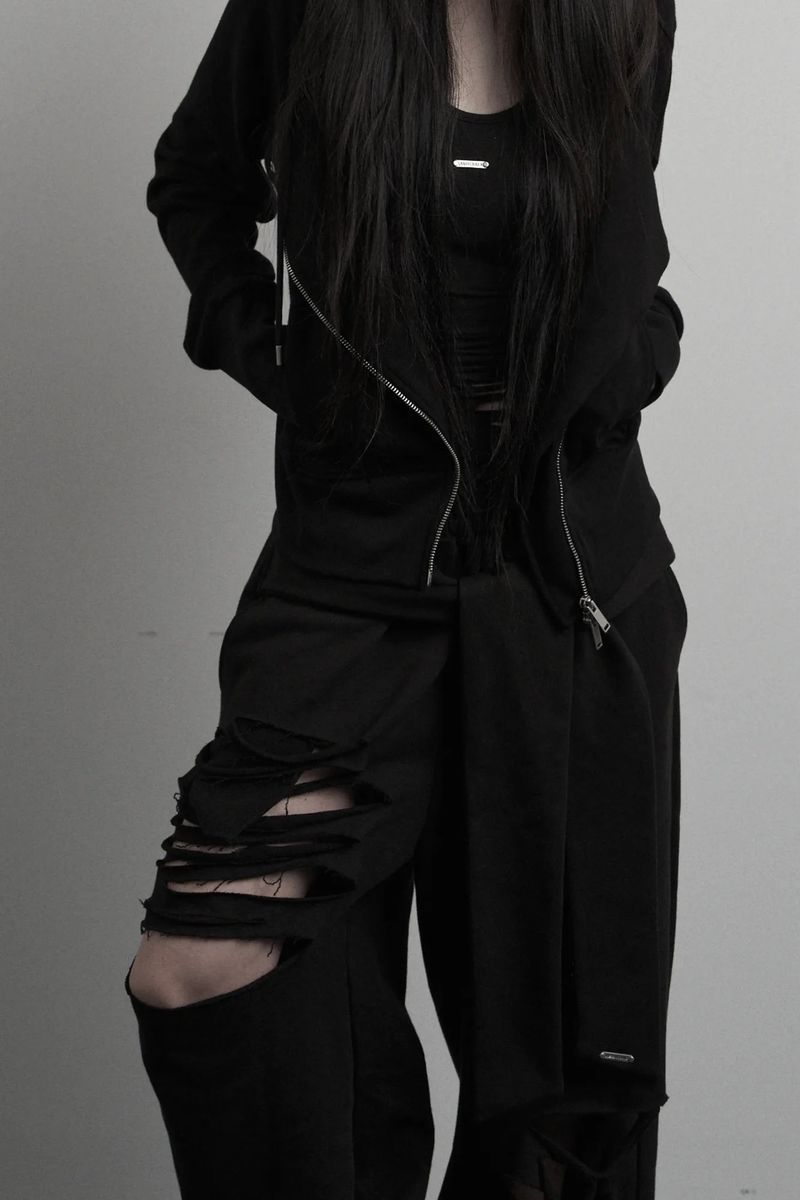 [label] hand-cut damage halterneck sleeveless (black)