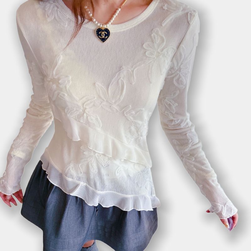 La mode MAQI（ラ モード マキ）の「Silk Ruffle Hem Mix Mesh Flower Embroidery Top（Tops）」