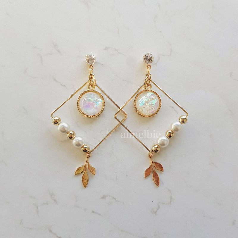 White Dream Catcher Earring (LOONA Yves Earring)