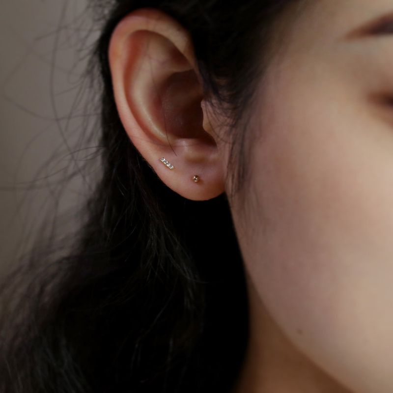 Less is more（レスイズモア）の「14K gold cubic bar mini earring (14k gold clutch)（Accessories）」