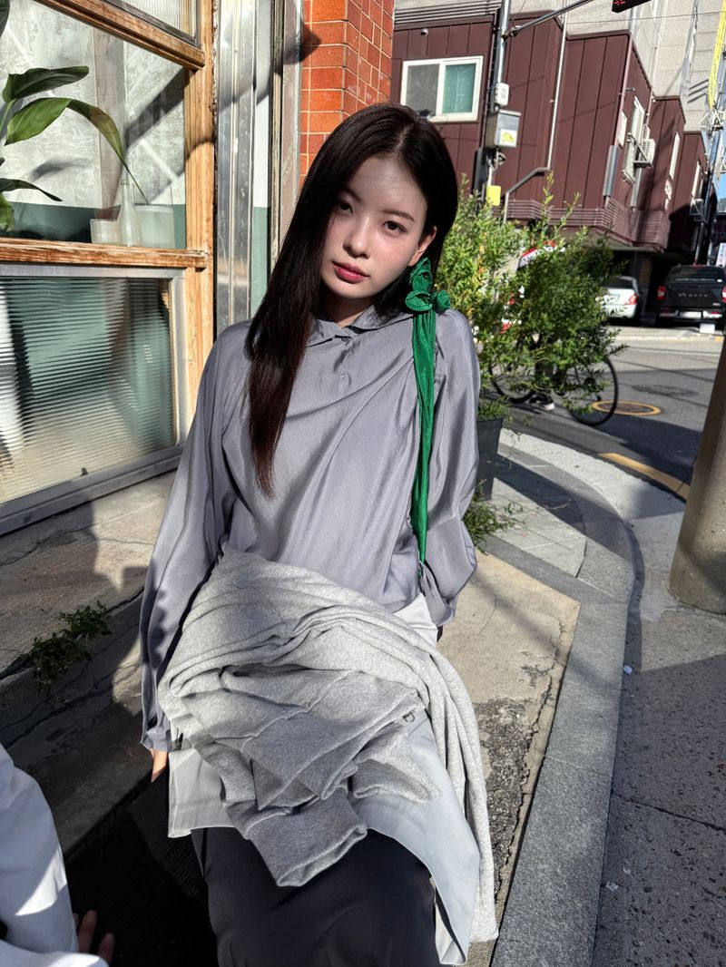  BUTTONNECK SHIRRING BLOUSE