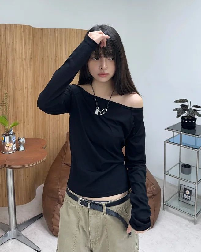 SATIIIZ（サティーズ）の「Para Off-shoulder Boat Neck Long Sleeve Tee（Tops）」