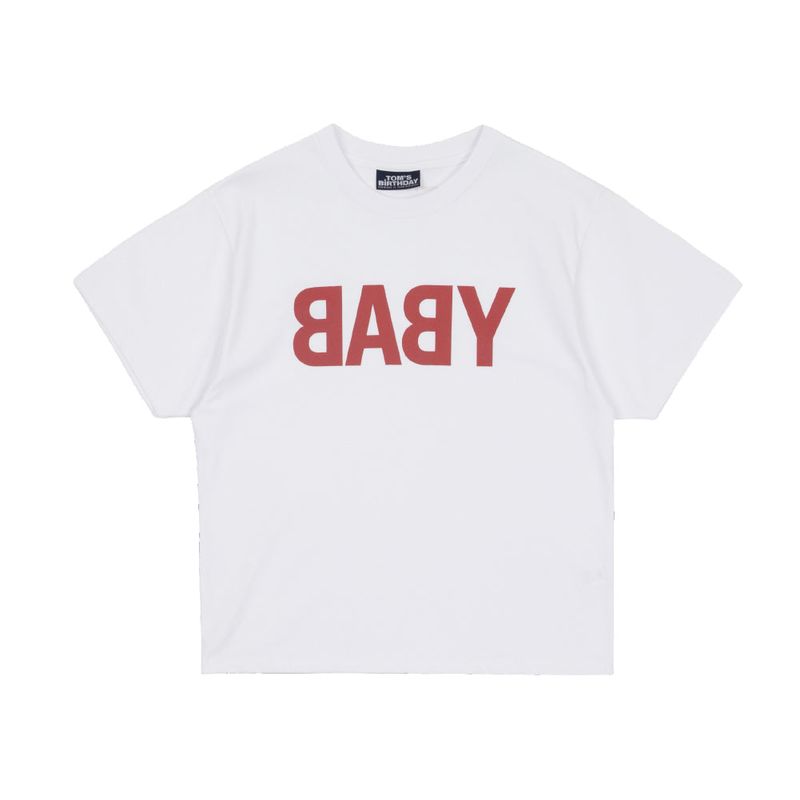TOM'S BIRTHDAY（トムズバースデー）の「ベイビーロゴハーフTシャツ WHITE（トップス）」