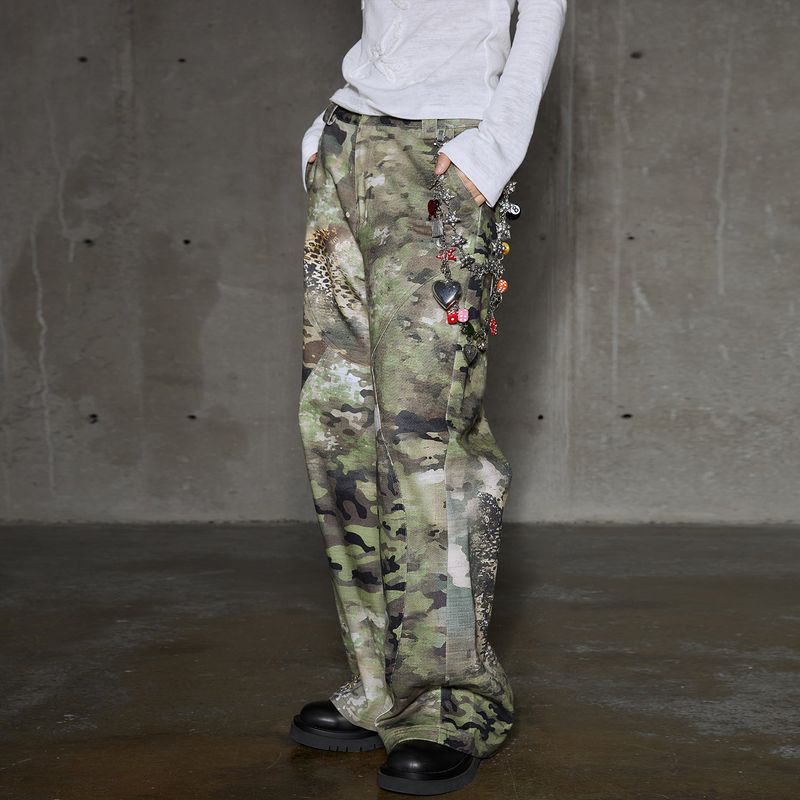 CONFUN（コンファン）の「 Camouflage leopard print split design loose straight trousers（Pants）」