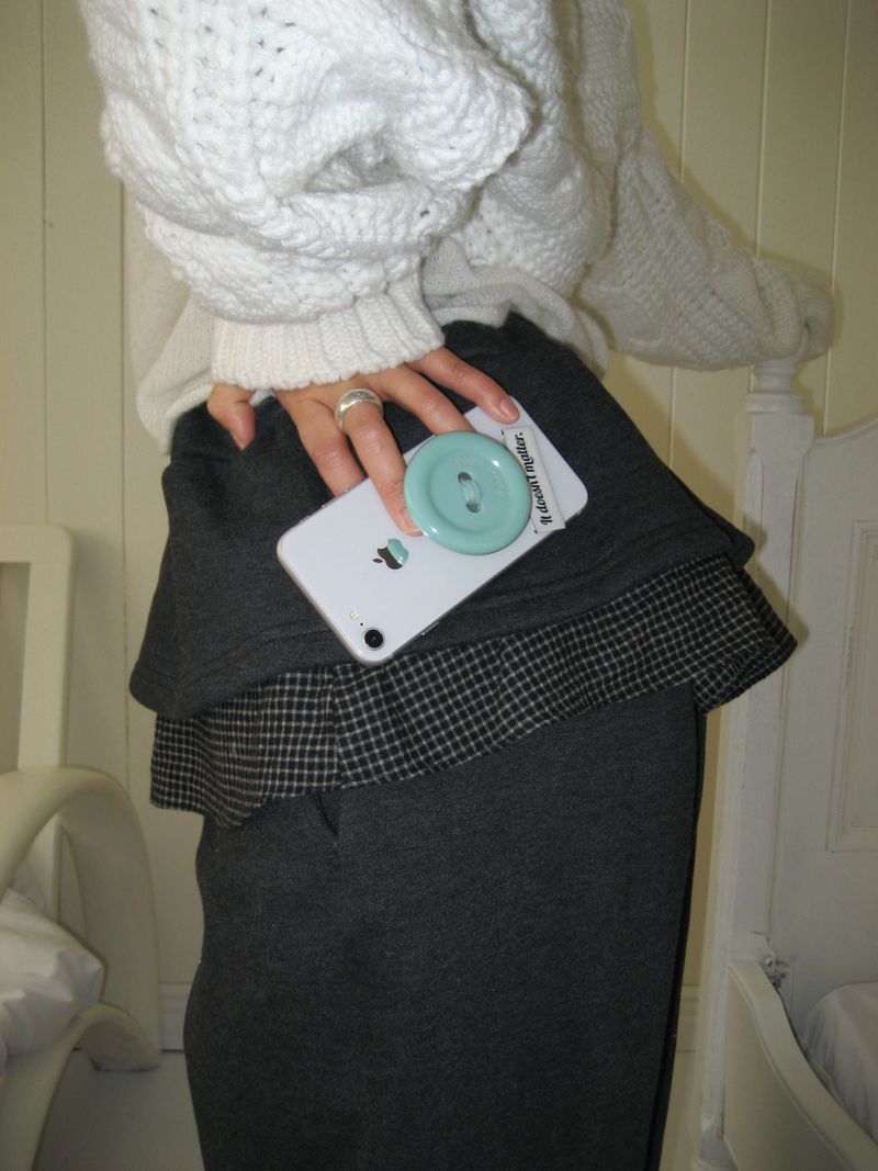 it doesn't matter.（イットダズントマッター）の「[Formica] Mint Choco Button tok (Round), Mag safe（Smartphone Accessories）」