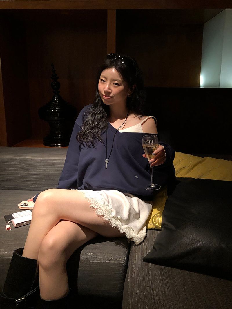 [MADE] TA DEEP V-NECK SWEATSHIRT