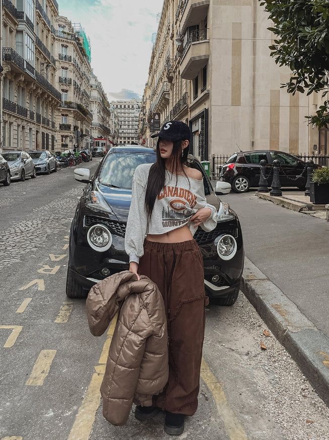 Mont cutting off-shoulder cropped sweatshirt