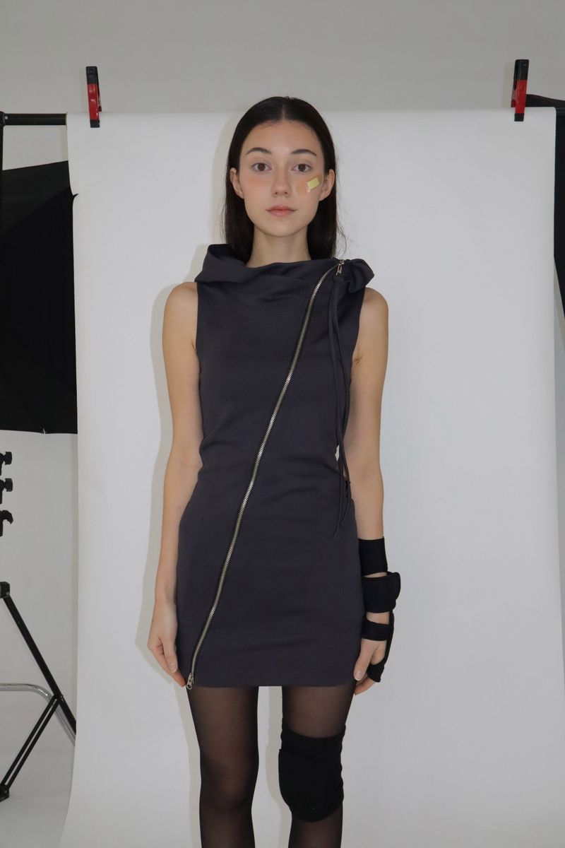 HIGHNECK DRAPE HOOD ZIPUP DRESS