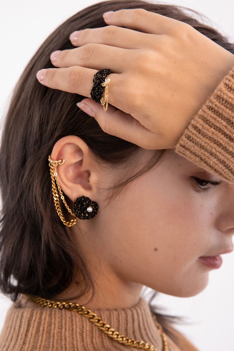 Black knit with chain layered ring